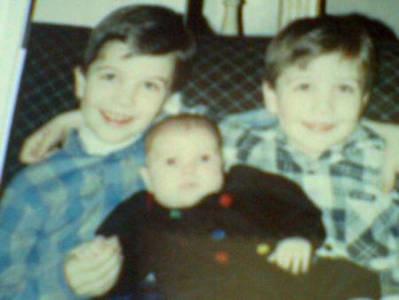 Moi a 8ans ma soeur a 6mois et mon frere a 6ans